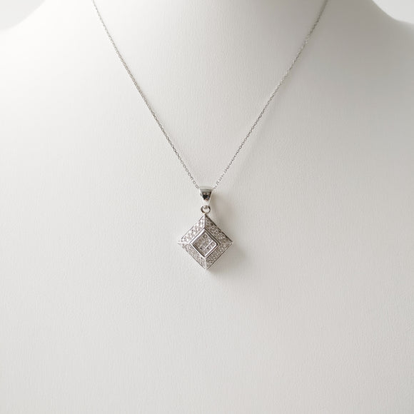 0.68ct Diamond Necklace with pendant