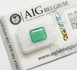 Emerald 2.56ct AIG Certified